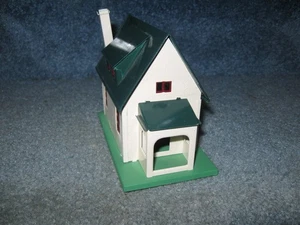 Lionel 184 bungalow restored , lights, nice ready for your layout or dis - Picture 1 of 6
