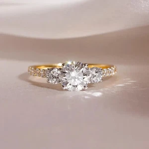 2.60Ct Round-Cut EF/VS1 Lab Grown Diamond Solitaire Wedding Ring 14K Yellow Gold - Picture 1 of 3