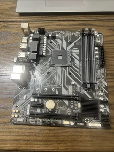 GIGABYTE B450M DS3H AM4 Micro ATX AMD Motherboard (PARTS - READ) - Picture 1 of 4