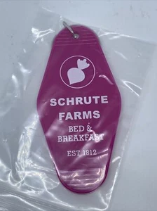 Schrute Farms the Office inspiriert Schlüsselanhänger Key Chain B&B 3,5" lila - Bild 1 von 3