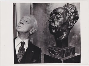 ARTHUR RUBINSTEIN & BUST at CARNEGIE HALL NYC * Rare VINTAGE 1976 press photo - Picture 1 of 2