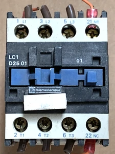 TELEMECANIQUE Schneider  LC1-D25 01, LA4-DE 1E Contactor 3Pole 25A AC - Picture 1 of 8