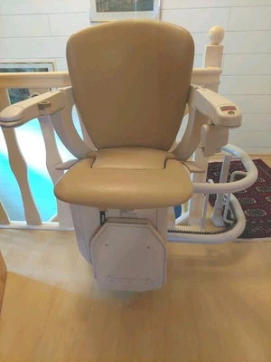 Lifta Treppenlift, 2 Kurven, Gebraucht - Bild 1 von 4