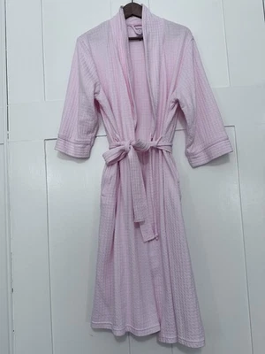 Croft & Barrow Women's Robe Size Medium Light Pink 3/4 Sleeve Mid Length. - Image 1 of 4