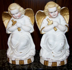 Paar antike kaltbemalte Engel mit Kreuz Porzellan Figuren - Bild 1 von 4