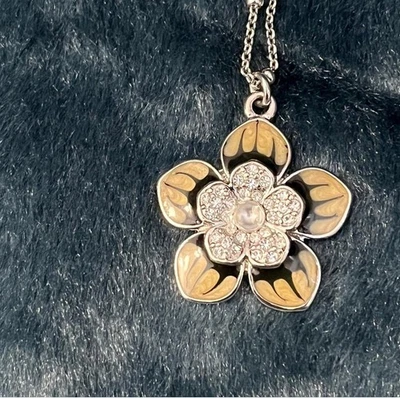 Lia Sophia Collar Flor Cristal Esmalte Negro y Plata con Centro de Estrás Foto 1 de 3