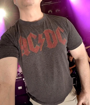 CAMISETA PARA HOMBRE: Camiseta clásica con logotipo de AC/DC Rock Band gris carbón lavado vintage MEDIANA Foto 1 de 3