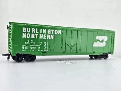 Tyco HO Scale Burlington Northern Single Door Box Car Green BN 100024 Train - Image 1 of 4