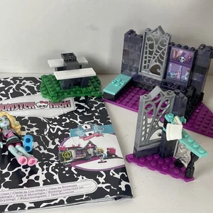 Mega Bloks Monster High Biteology Class Building Set - Figura Lagoona - Imagen 1 de 5