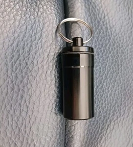 Aluminium Metall Pillendose Etui Organizer mit Schlüsselanhänger - Schwarz - Bild 1 von 5