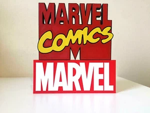 Marvel Comics Collectible Display Text Stand Ornamental Retro Logo Movies MCU - Foto 1 di 5