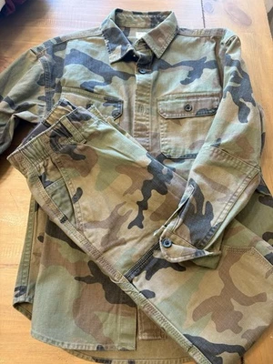 Gap 男孩军用迷彩套装 L -XL 夹克和裤子套装 - 万圣节 - 阅读说明 — 第 1/4 张图片