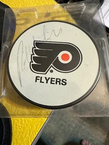 Nhl Philadelphia Flyers Hockey Puck Signed Autograph Rick MacLeish - Picture 1 of 2