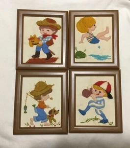 Juego de 4 arte de pared vintage con marco de crewel para niños pequeños jugando - Imagen 1 de 6