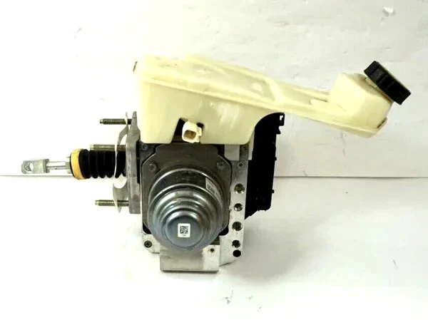 OEM 2021-2022 Ford Bronco Sport Brake Booster Master Cylinder W/Reservoir - Image 1 of 4