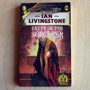 Crypt of the Sorcerer (Fighting Fantasy #26 Puffin Gamebook 1988 3rd print) - Foto 1 di 10