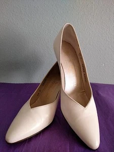 Bruno Magli Shoes Heels 8AA Gold Bologna Made in Italy  - Picture 1 of 9