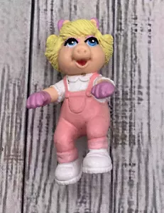 Vintage 1989 HA! Muppets Miss Piggy Modellino giocattolo in PVC taglia 2,5"" Usato - Foto 1 di 6