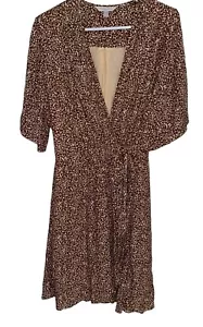 Garnet Hill Damen Haselnuss Krepp Wickelkleid Gr. 8 Dünenstruktur Druck braun hellbraun - Bild 1 von 8