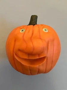 Zucca Halloween animatronica attivata dal movimento Hallmark Gruesome Greeter - Foto 1 di 4