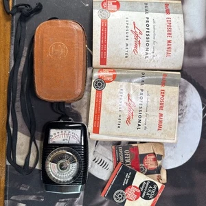DeJur Dual-Professional Lifetime Exposure Light Meter, Case, Strap, Instructions - Picture 1 of 5