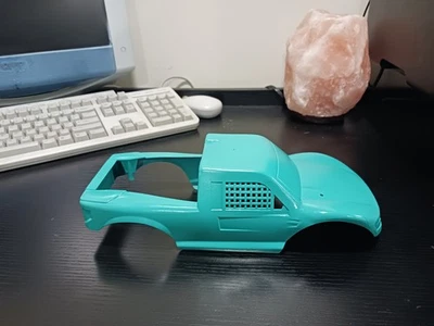 Carro de radiocontrol Monster Truck verde azulado personalizado carrocería de pie grande para construcciones de autos de radiocontrol personalizados Foto 1 de 4