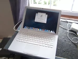 Computadora portátil Apple MacBook A1181 13 pulgadas - MC240LL/A (mayo de 2009) VENDIDA COMO ESTÁ - Imagen 1 de 7