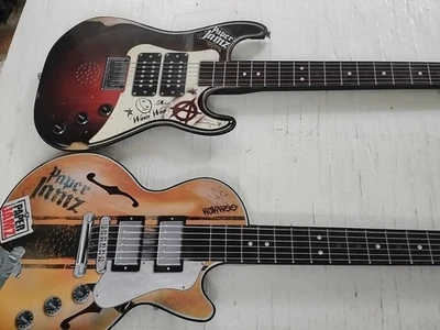 2 Wow Wee Electric Guitars Works- Paper Jamz  Battery Toy 2009 - Image 1 of 4