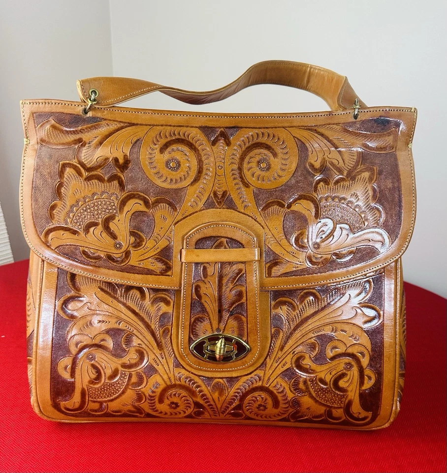 De Colección Maletín de Cuero Tooled Bolso Cartera Floral Occidental Resistente Años 60 GRANDE Foto 1 de 4
