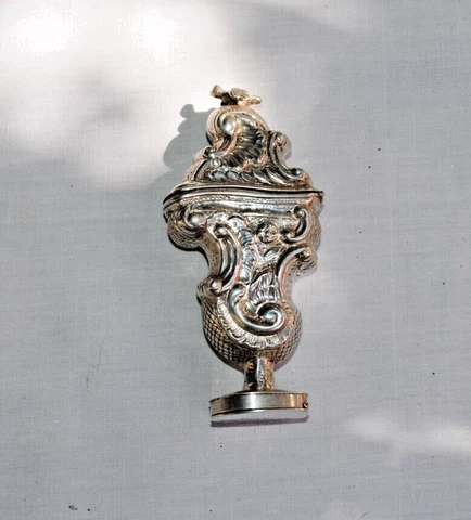 Silver Snuff / Pill 1830's Box Excellent Sterling Silver English Super Rare Cover