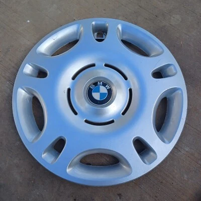 BMW 318i, 320i, 328i, tapacubos 1997-1999 se adapta a ruedas de 15" 36.13.1180804, 51007 01 Foto 1 de 4