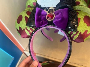 Diadema de Manzana Veneno Reina Malvada Blancanieves Parques Disney Orejas de Minnie Mouse 2024 - Imagen 1 de 8