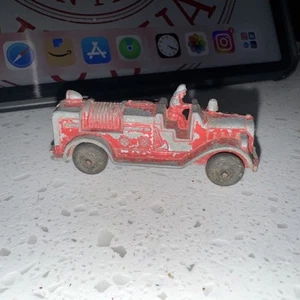 Vintage Die Cast Metal Toy Tootsie Toy Firetruck Fireman - Picture 1 of 7