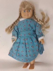 American Girl Puppe Mini Kirsten Larson 6 Zoll fehlende Haarbänder, Schürzen und Stiefel - Bild 1 von 3
