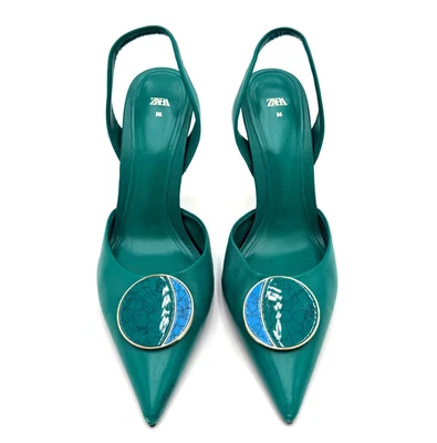 Sapatos femininos Zara verde biqueira pontiaguda salto estilingue com detalhe de pedra tamanho 36 - Imagem 1 de 4