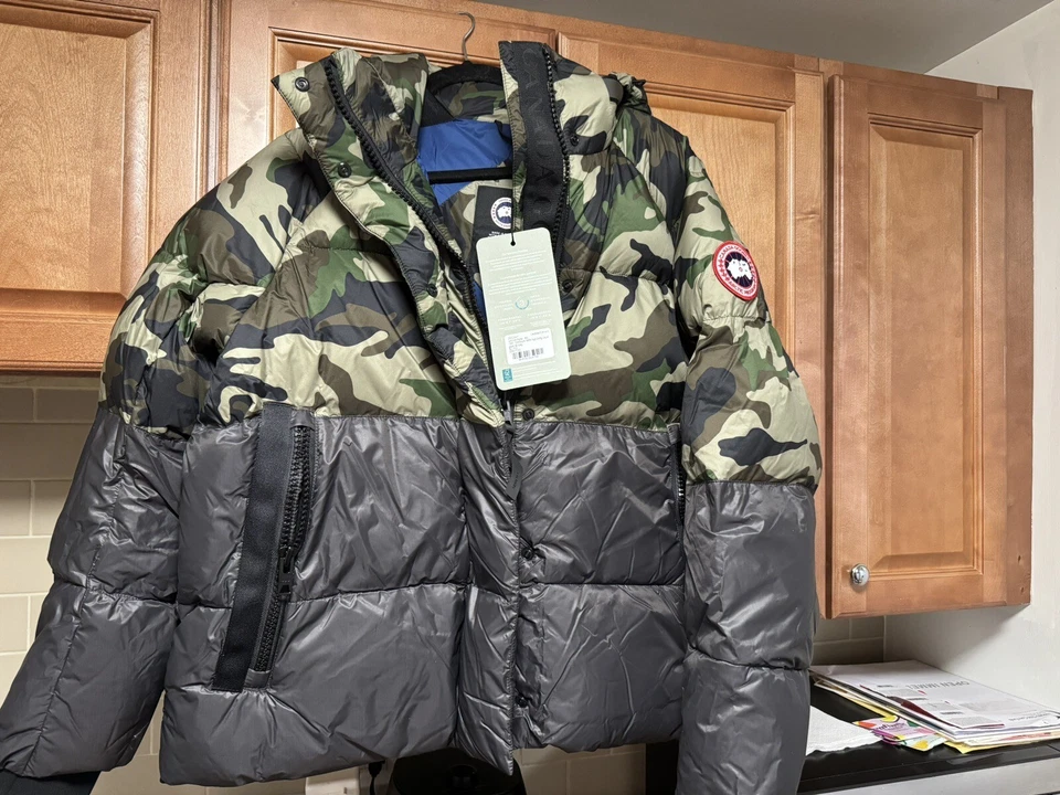 Parka Junction Canada Goose. Talla L (gris claro/arenisca) y XL (camuflaje). Foto 1 de 4