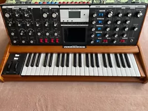 Moog Minimoog Voyager in Excellent condition - Rare Analog Synth Synthesizer - Foto 1 di 18
