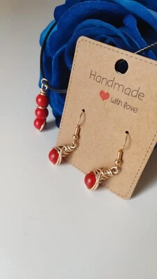 Orecchini e collana fatti a mano con turchese rosso e filo di alluminio - Immagine 1 di 3