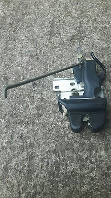MITSUBISHI GALANT 96-05 SALOON REAR BOOT TAILGATE CATCH LOCK MECHANISM - Image 1 of 2