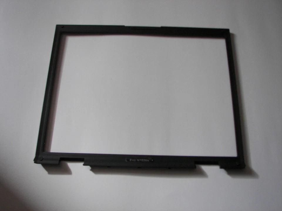 Genuine Compaq EVO N1020V LCD Screen Bezel Surround Frame Plastic aab151100003s0 - Image 1 of 1