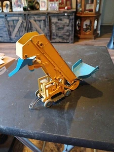 Dinky Toys 564 Yellow & Blue Elevator Loader Made in England Missing Belt - Picture 1 of 9