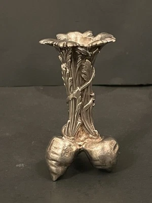 Jarrón de nabo de rábano Christofle Francia plateado "Tres zanahorias" brote vintage Foto 1 de 4