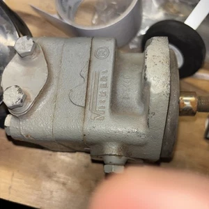 Vickers Vane Pump 120 35 211. 10 S200. 145460 - Picture 1 of 9