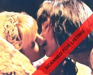 Renee O'Connor Gabrielle & XENA Lucy Lawless Kiss 8x10 PHOTO #8946 - Picture 1 of 1