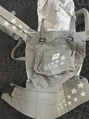 Ergo 婴儿背带带帽原装 Galaxy 灰色星星 100% 棉 Ergobaby — 第 1/2 张图片