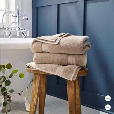 Welspun Bath Towels Wash Cloths Tan Embraceable Quick-Drying Luxury 640 GSM - Image 1 of 2