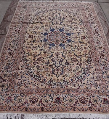 Alfombra oriental de seda fina y lana Nainn anudada a mano calidad premium 6'9" x 10'9" Foto 1 de 4