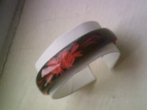 Torq Style Plastic Bracelet, in Black with Pink Roses Unworn Bangle - Picture 1 of 2