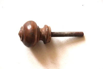 Ancienne petite poignée de meuble en bois - Photo 1/2
