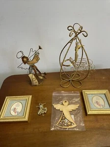 Konvolut 6 ENGEL...2 Drahtengel, 2 Engel Drucke, 1 signierte Brosche, 1 Holz Orna - Bild 1 von 12